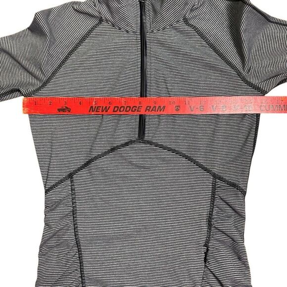 Lululemon Kriss Cross 1/2 Zip Pullover Tonka Stripe Black Women’s Size 4 - Picture 7 of 10